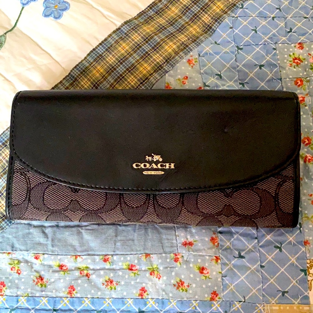 Women’s Coach wallet
